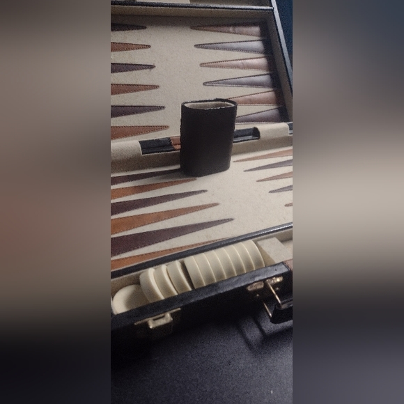 Vintage Backgammon Gaming Set in Black & Brown Leather Travel Brief Case - Picture 3 of 11